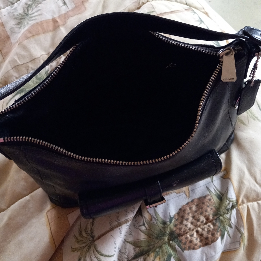 Authentic coach purse. Black leather ; like brand new. Medium size.